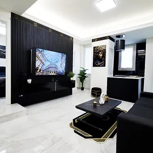 italian-fashion-house-luxurious-marble-city-center.italymilanhotels.net/